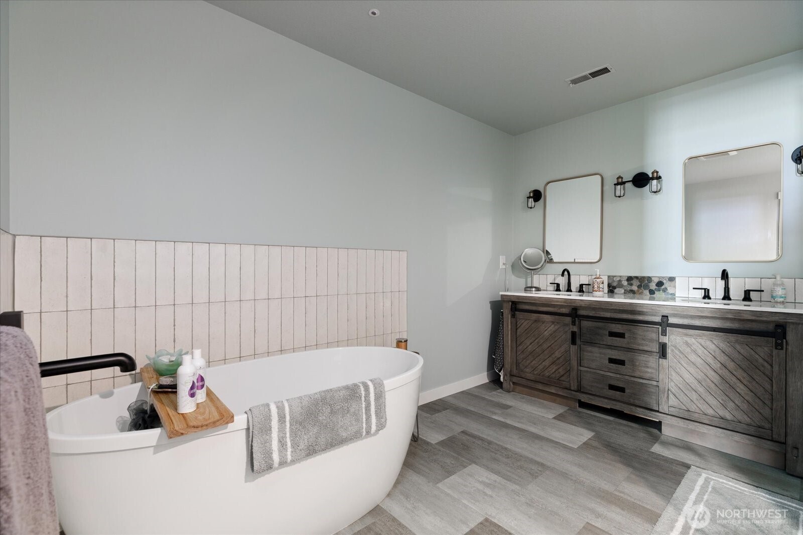 651 SE Bayshore Drive #E101, Oak Harbor, WA 98277