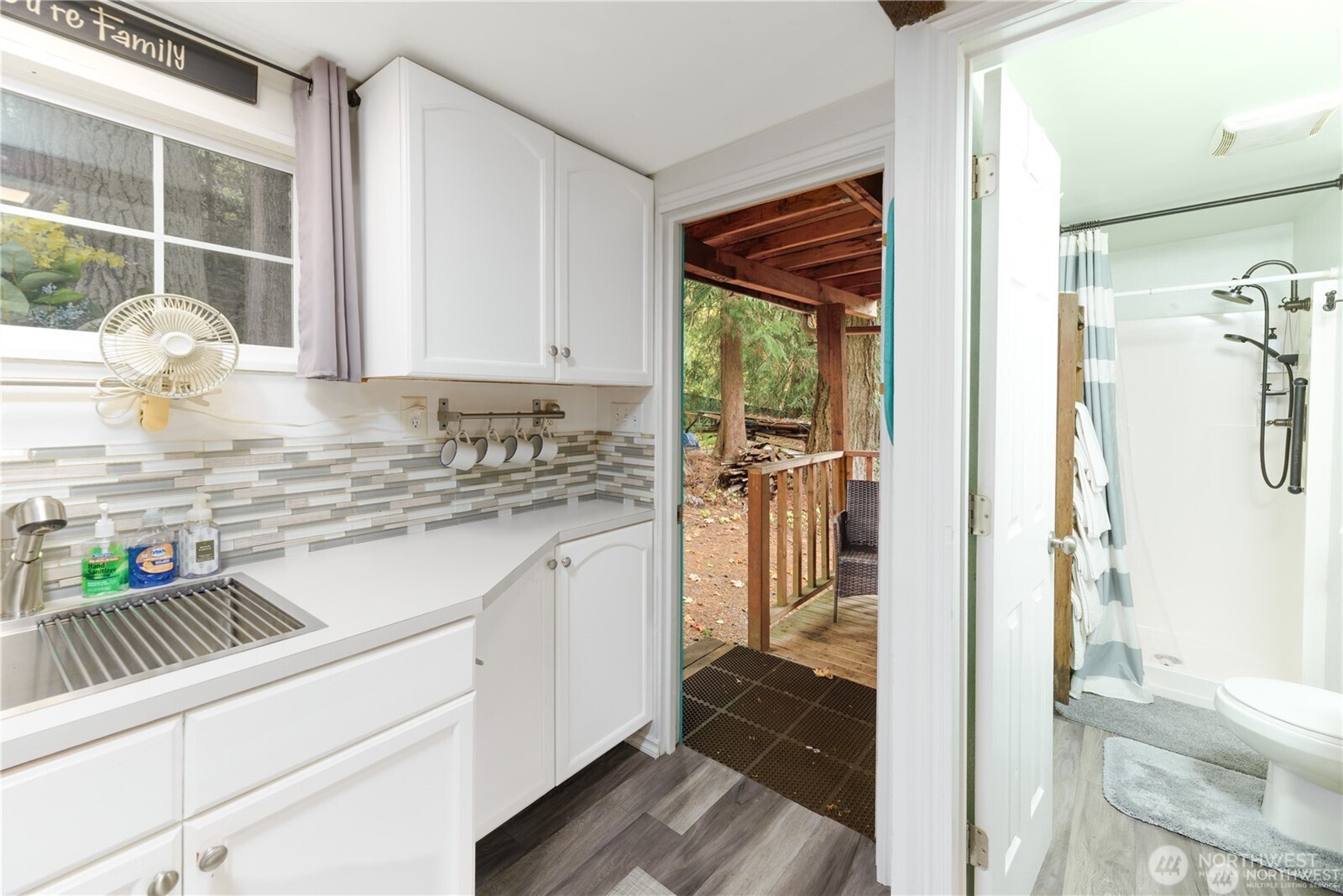 17 Thompson Point Road , Port Angeles, WA 98363