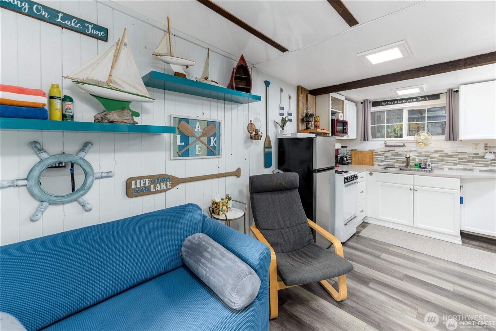 17 Thompson Point Road , Port Angeles, WA 98363