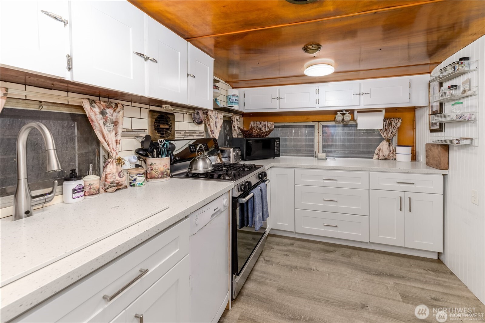 17 Thompson Point Road , Port Angeles, WA 98363