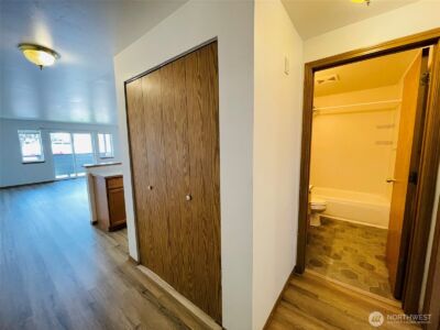 8830 Nesbit Avenue N, Seattle, WA 98103 - Photo 13