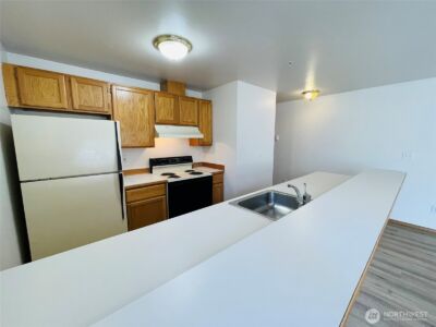 8830 Nesbit Avenue N, Seattle, WA 98103 - Photo 16
