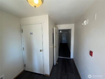 8830 Nesbit Avenue N, Seattle, WA 98103 - Photo 27