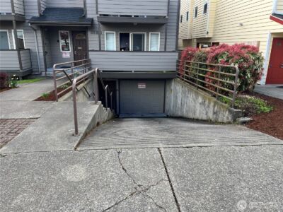 8830 Nesbit Avenue N, Seattle, WA 98103 - Photo 4