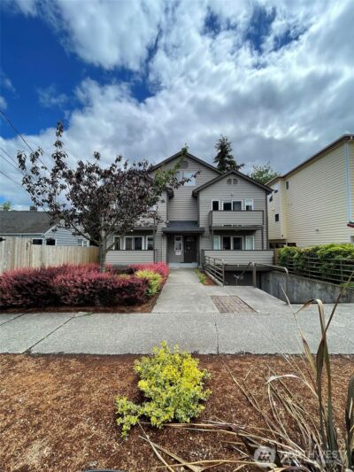 8830 Nesbit Avenue N, Seattle, WA 98103 - Photo 10