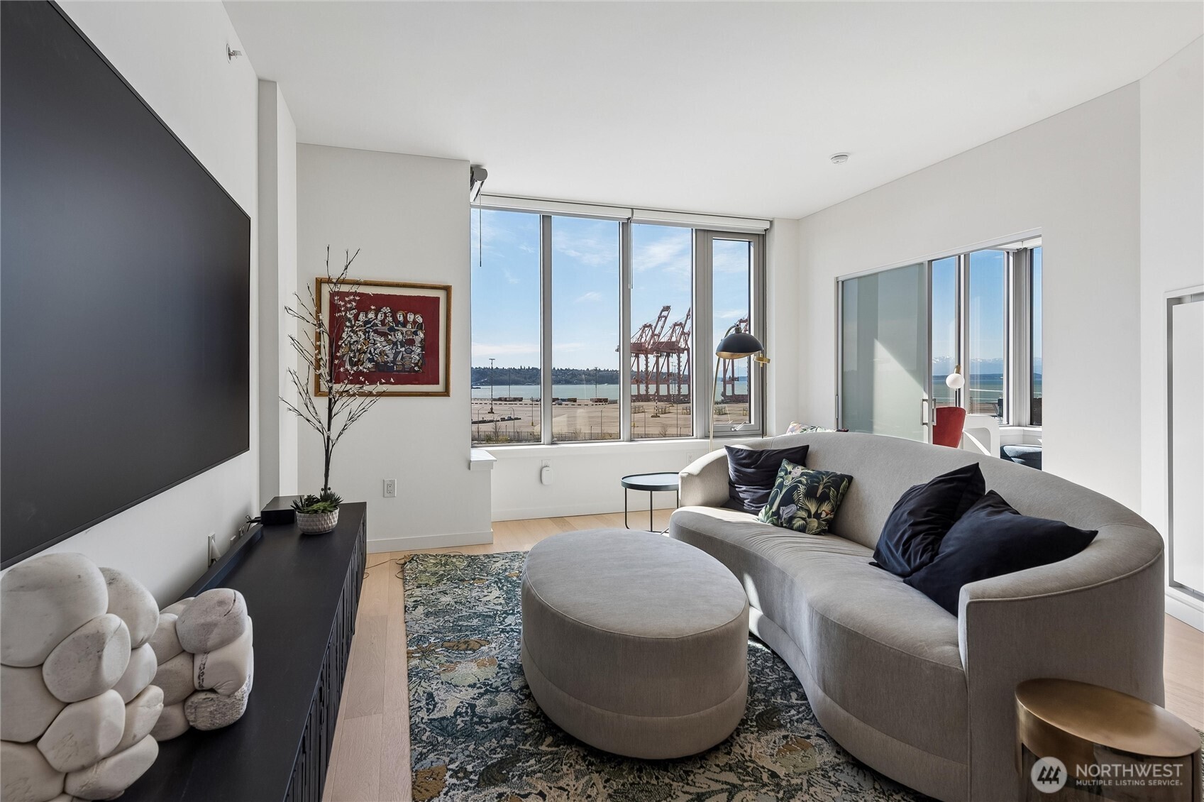 590 1st Avenue S #701, Seattle, WA 98104