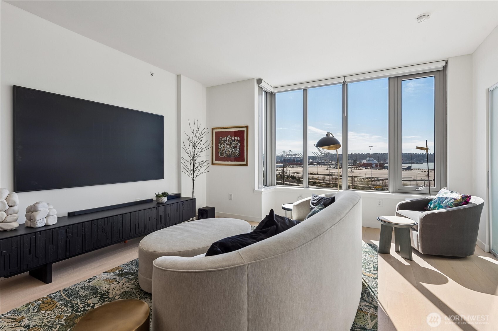 590 1st Avenue S #701, Seattle, WA 98104