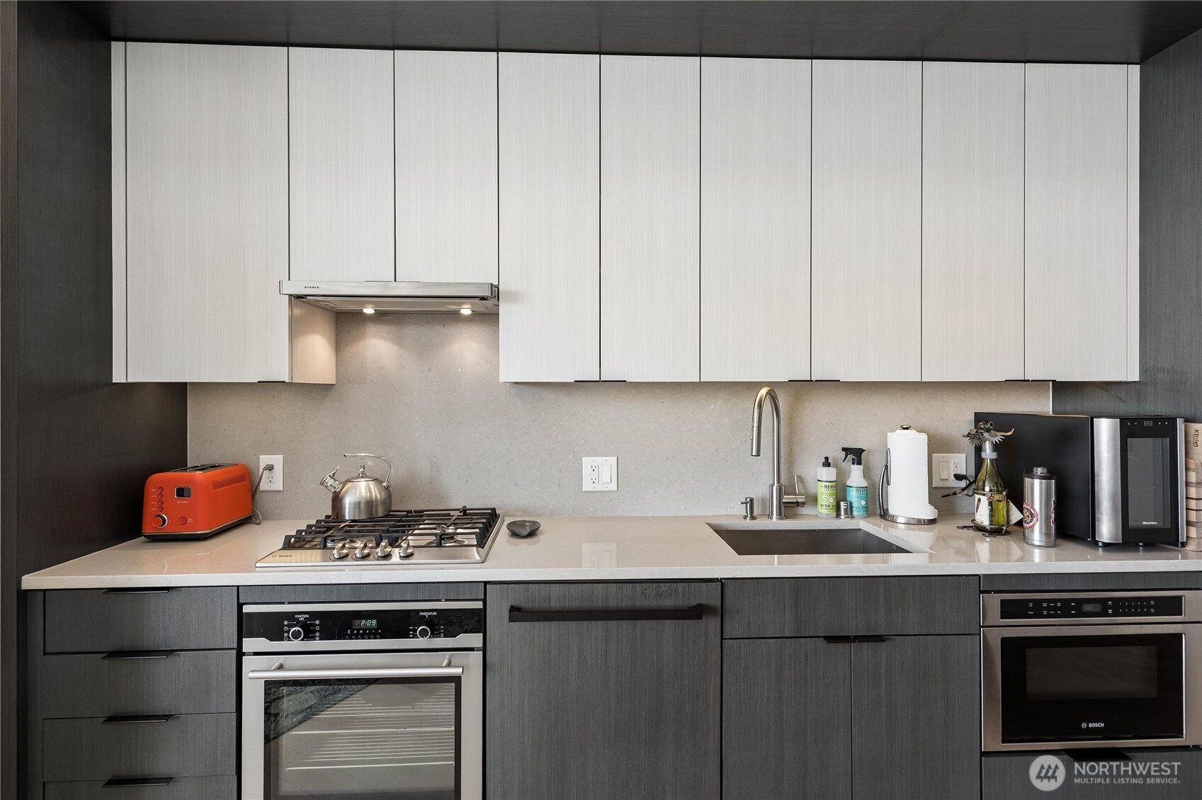 590 1st Avenue S #701, Seattle, WA 98104