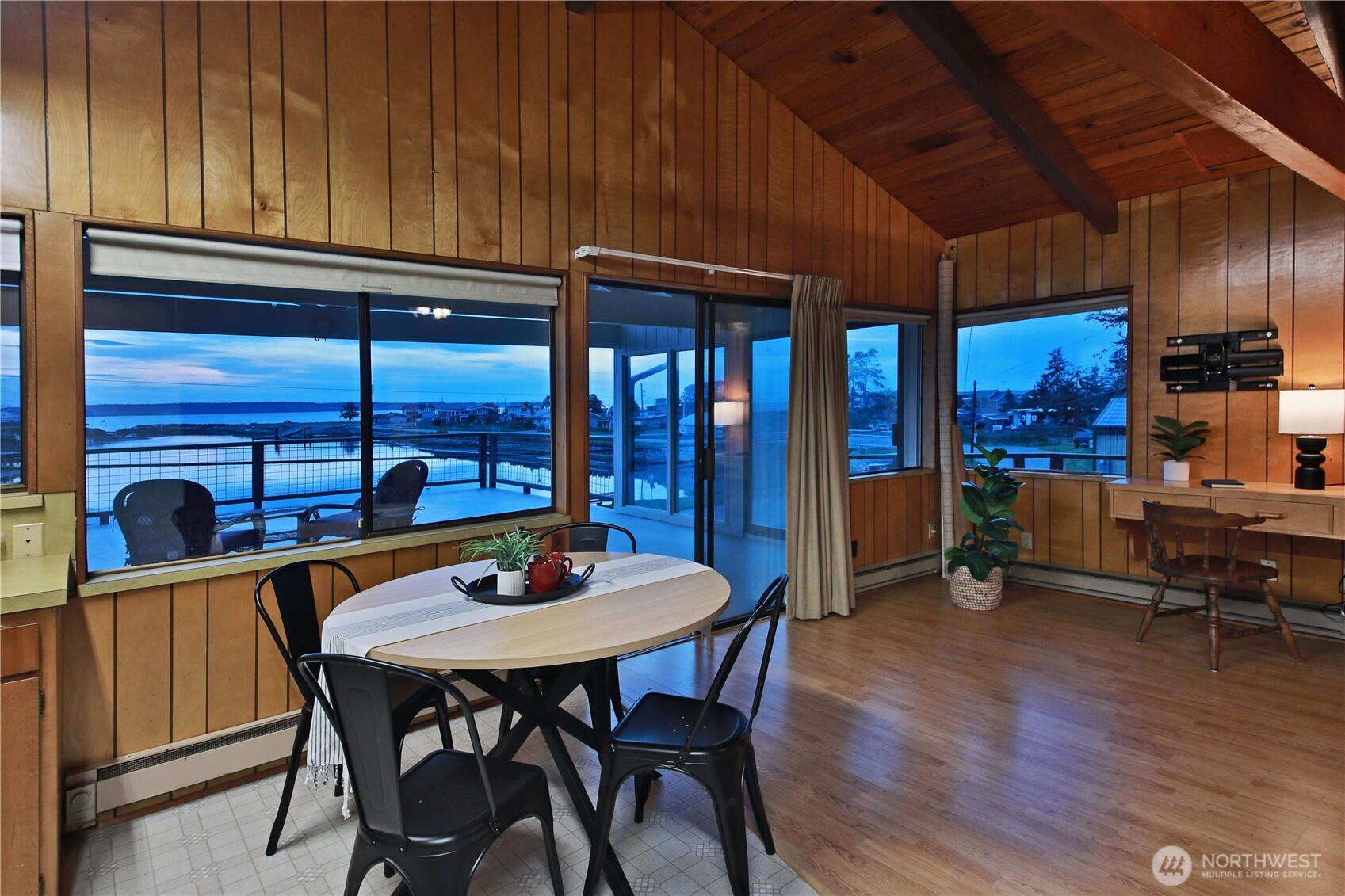 3621 Shorewood Avenue , Greenbank, WA 98253