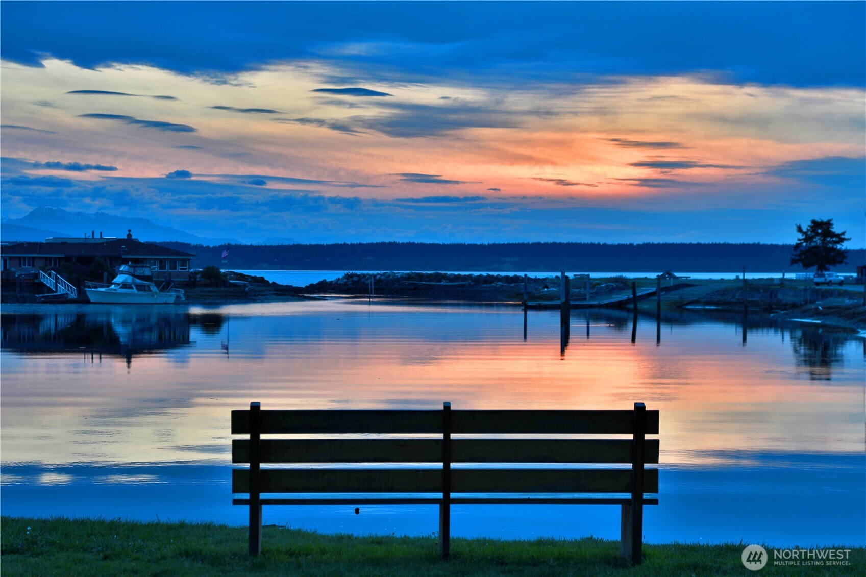 3621 Shorewood Avenue , Greenbank, WA 98253