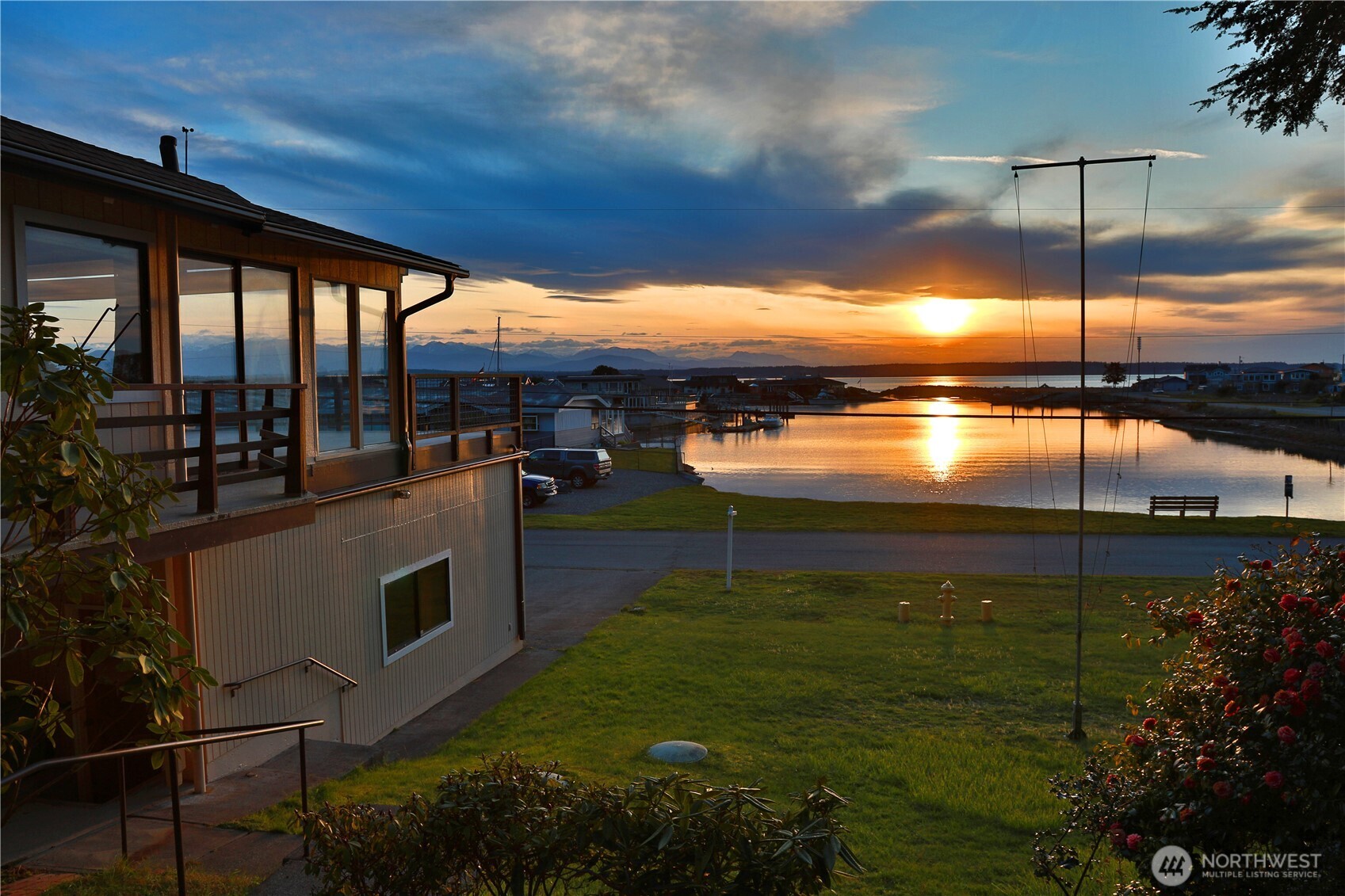 3621 Shorewood Avenue , Greenbank, WA 98253