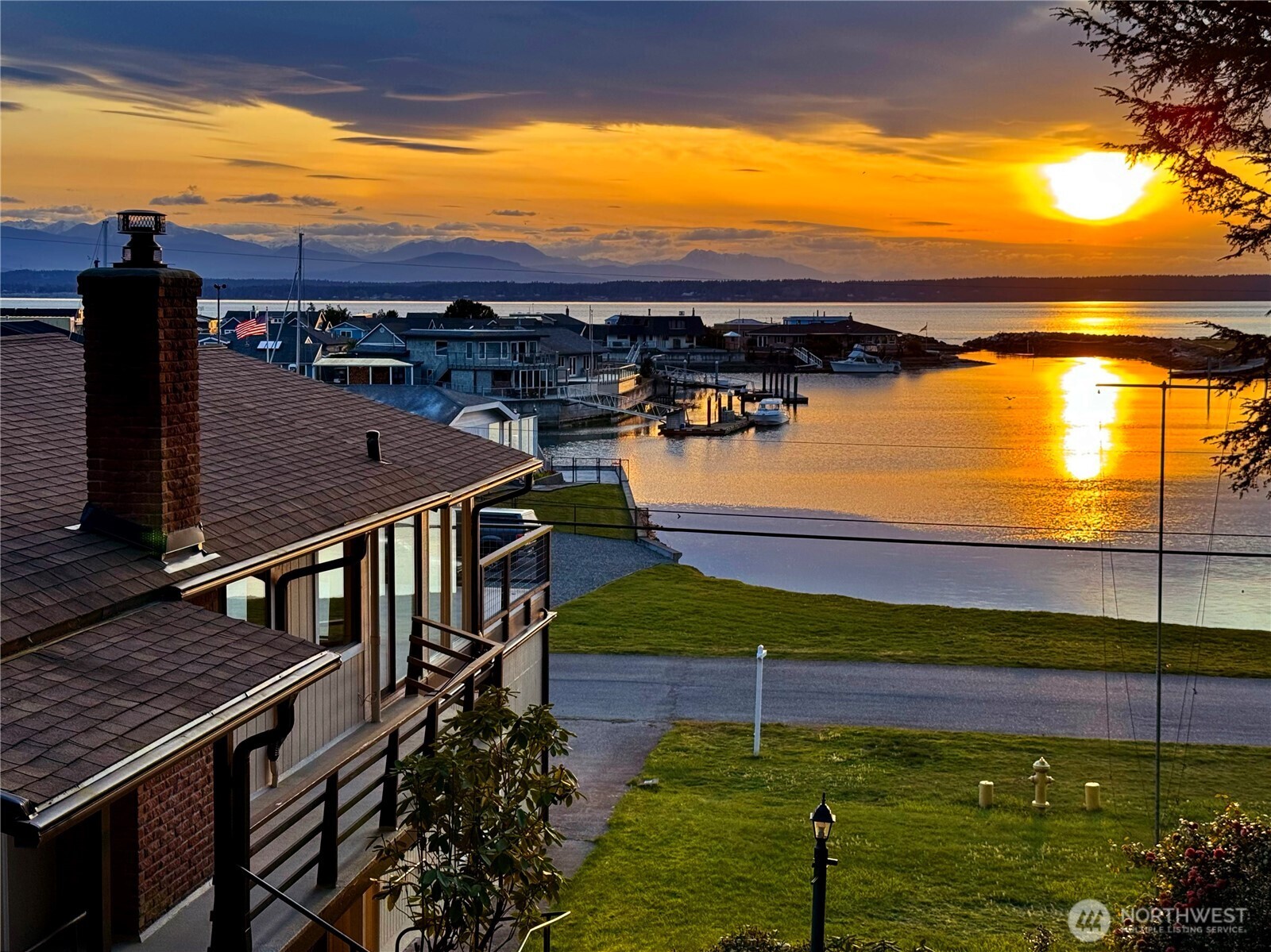 3621 Shorewood Avenue , Greenbank, WA 98253