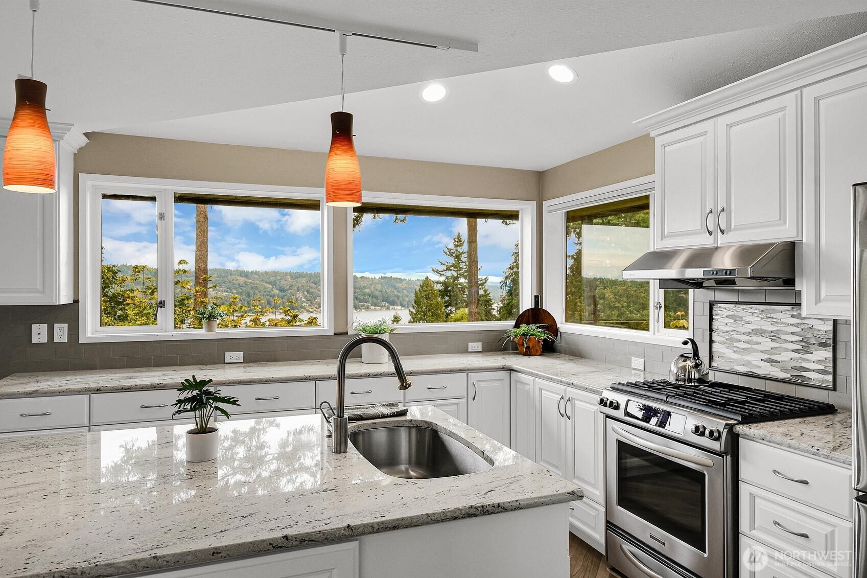 13542 40th Avenue NE, Seattle, WA 98125