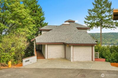 13542 40th Avenue NE, Seattle, WA 98125 - Photo 2