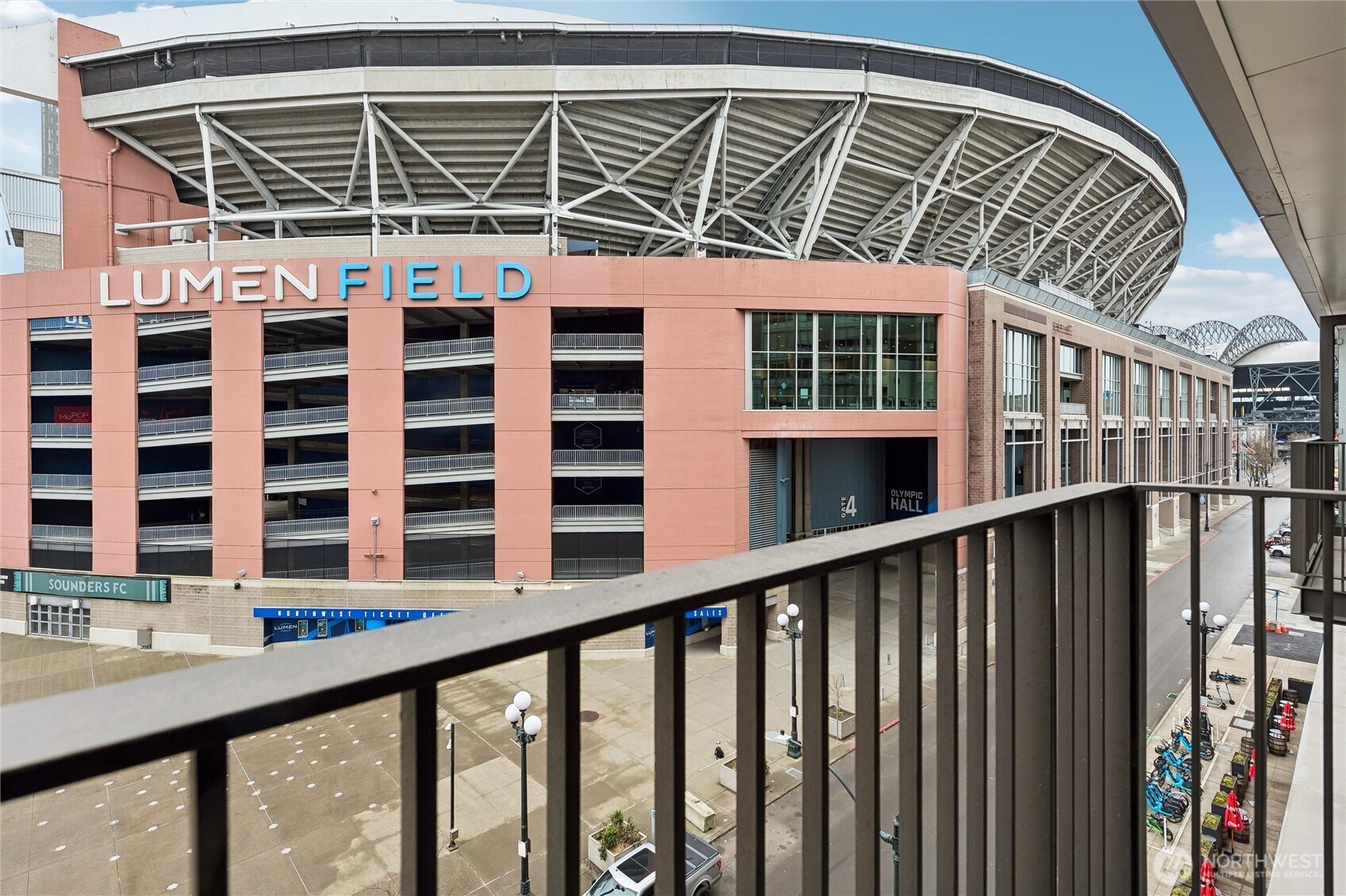 590 1st Avenue S #615, Seattle, WA 98104