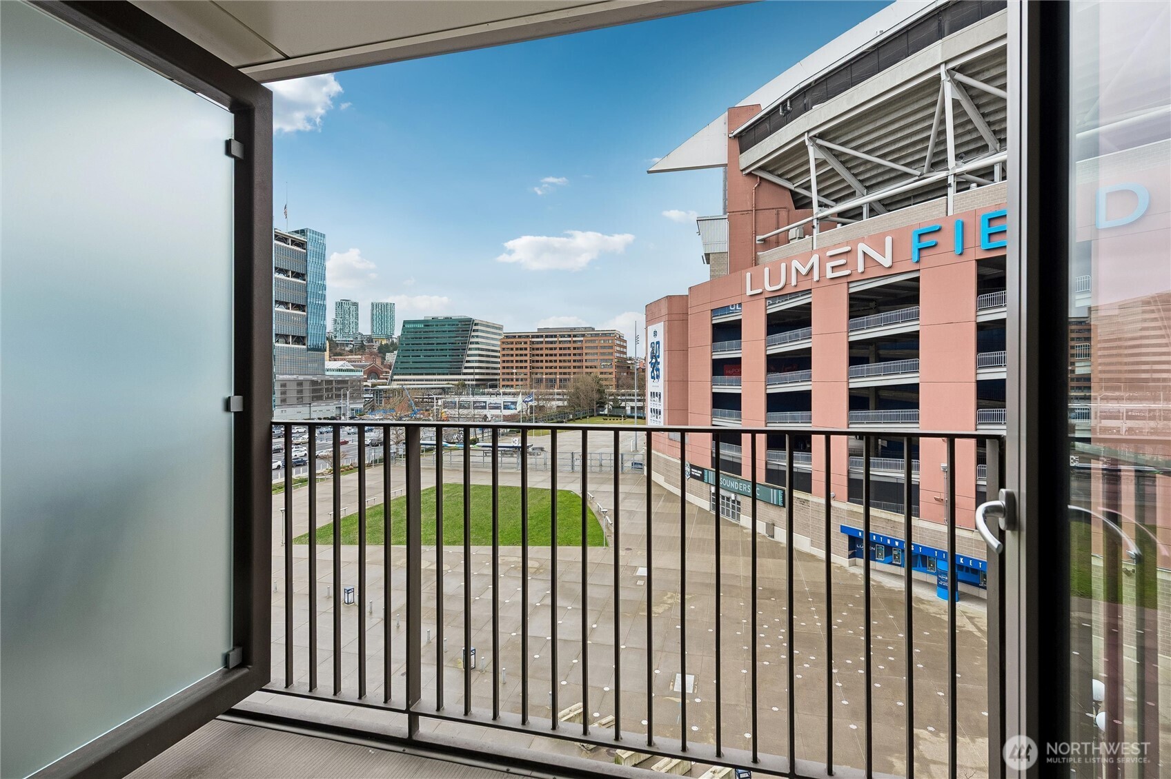 590 1st Avenue S #615, Seattle, WA 98104