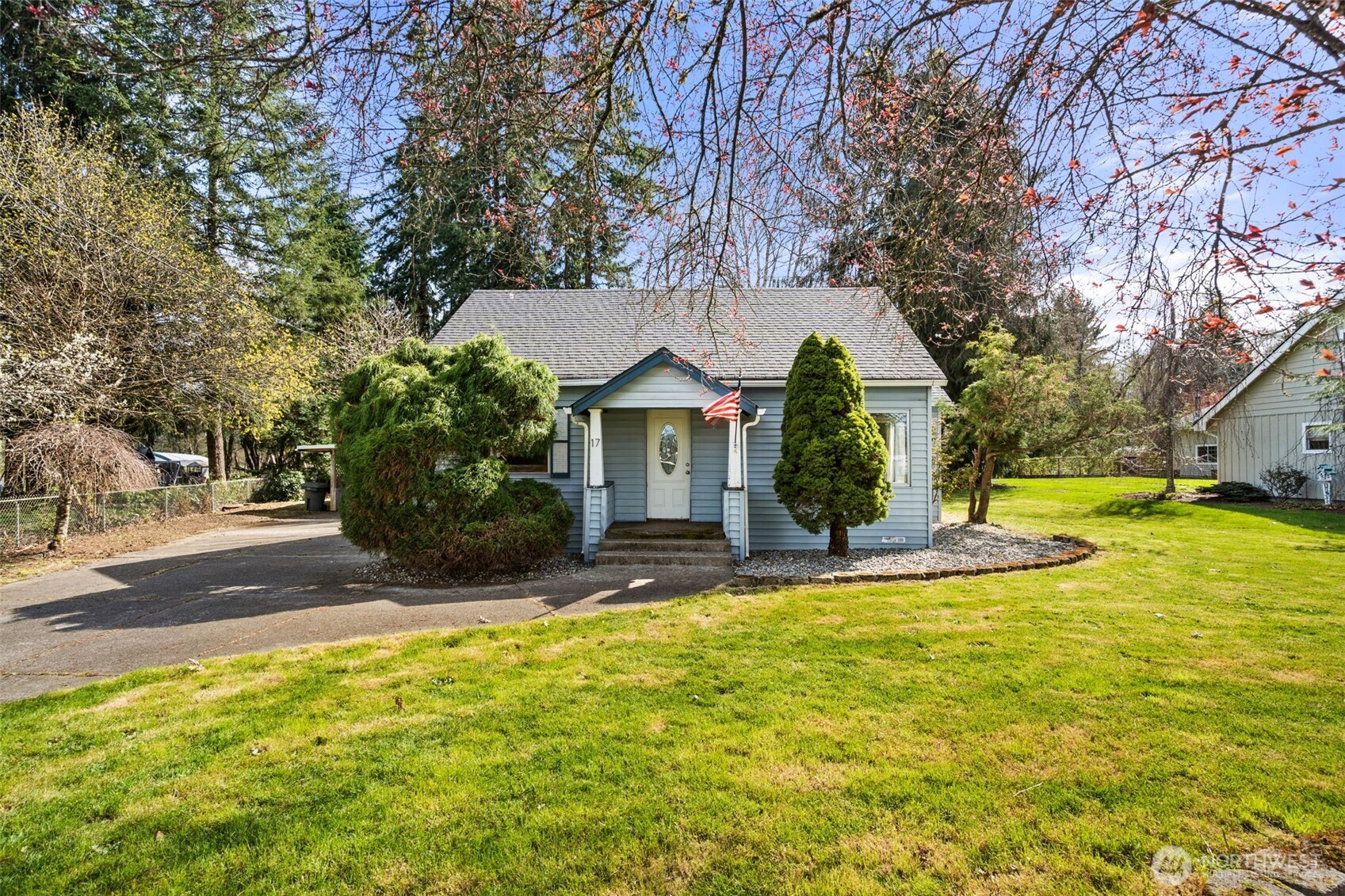 17 Rue Creek Road , Raymond, WA 98577