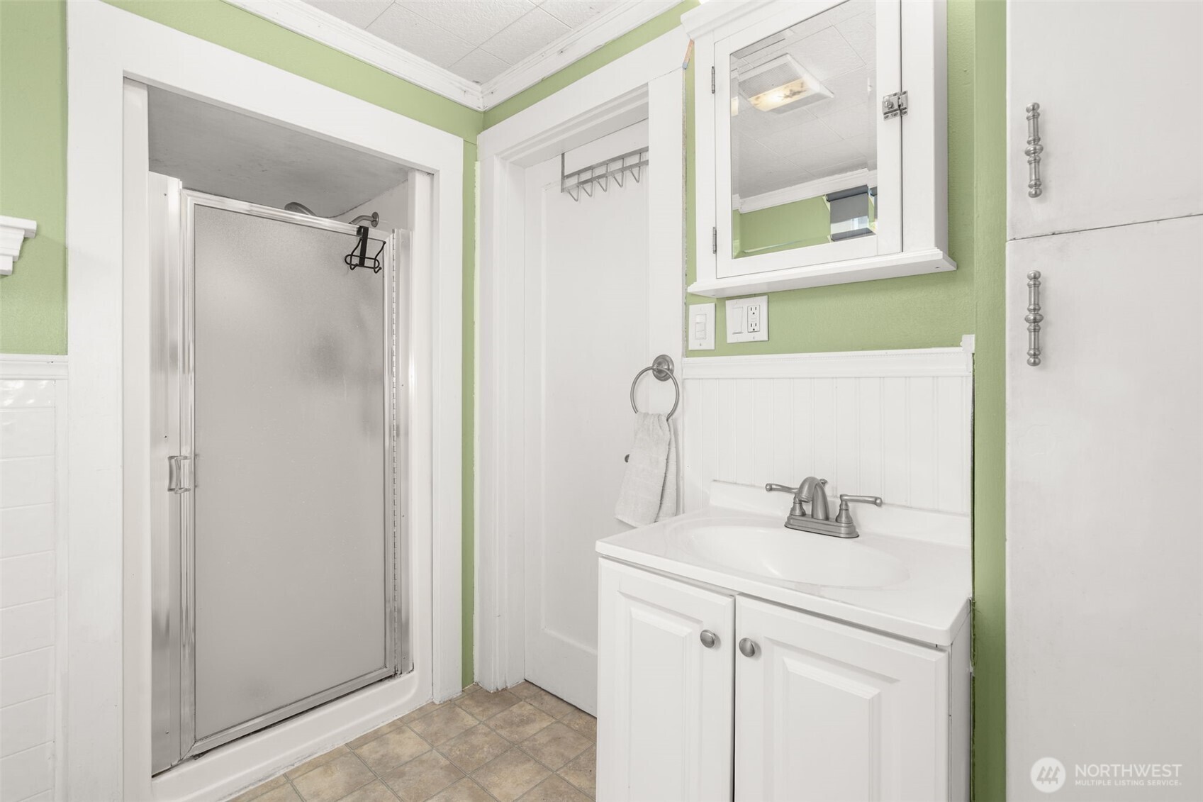 17 Rue Creek Road , Raymond, WA 98577