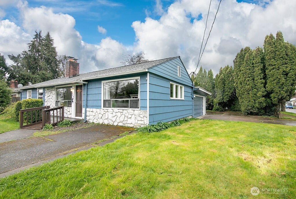 1925 28th , Longview, WA 98632