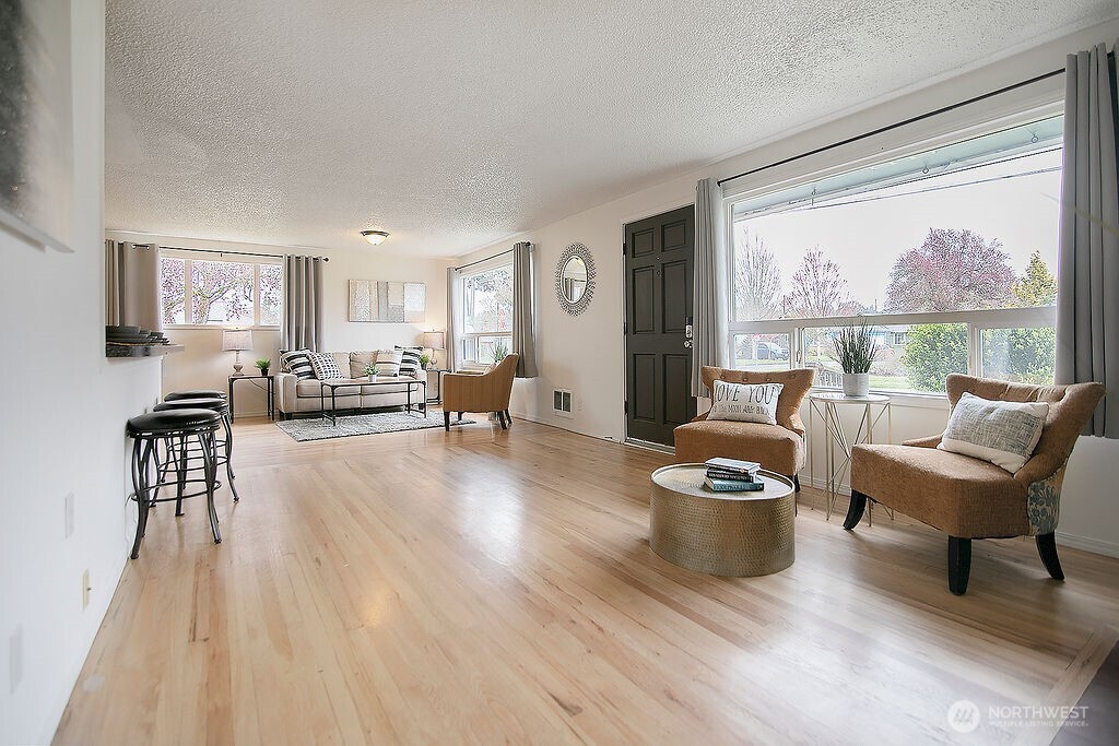 1925 28th , Longview, WA 98632