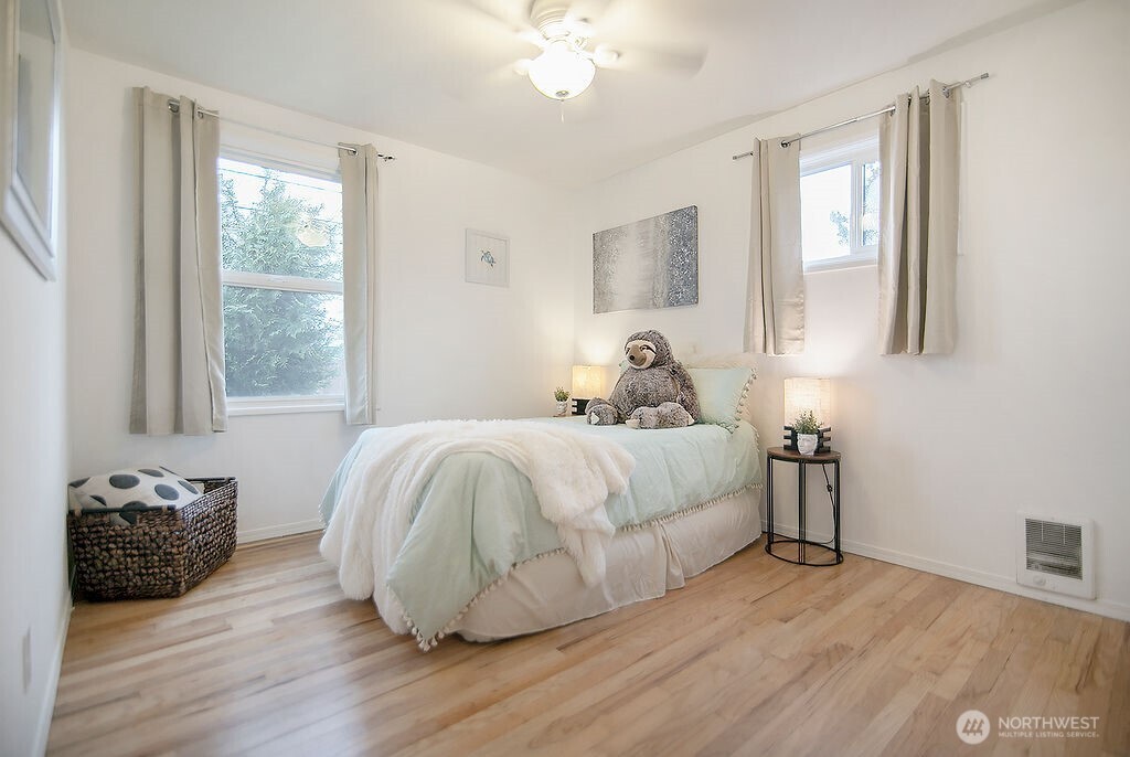 1925 28th , Longview, WA 98632