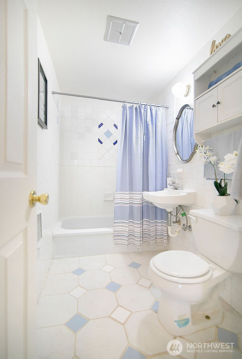 1925 28th , Longview, WA 98632