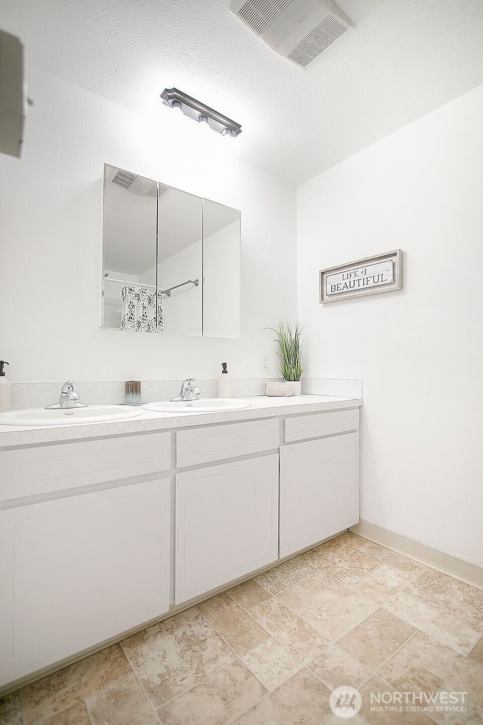 1925 28th , Longview, WA 98632