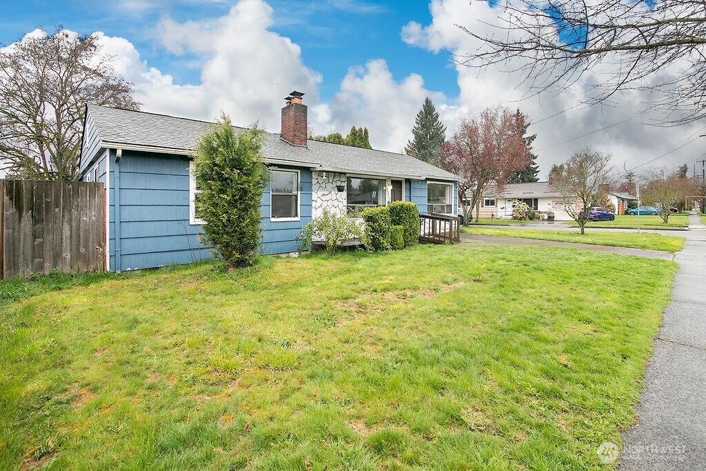 1925 28th , Longview, WA 98632