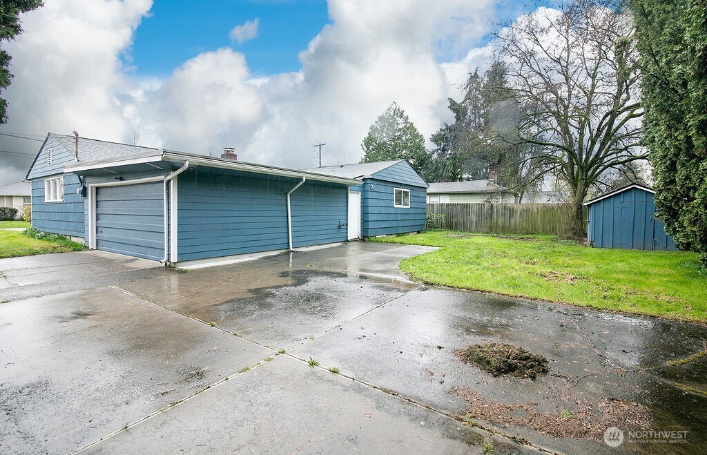 1925 28th , Longview, WA 98632