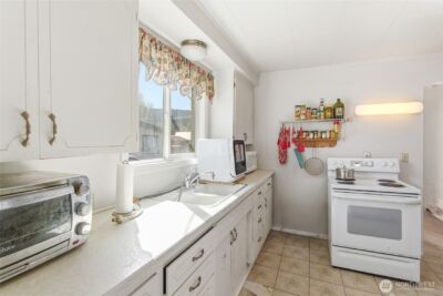 626 Highland Drive , Wenatchee, WA 98801 - Photo 5