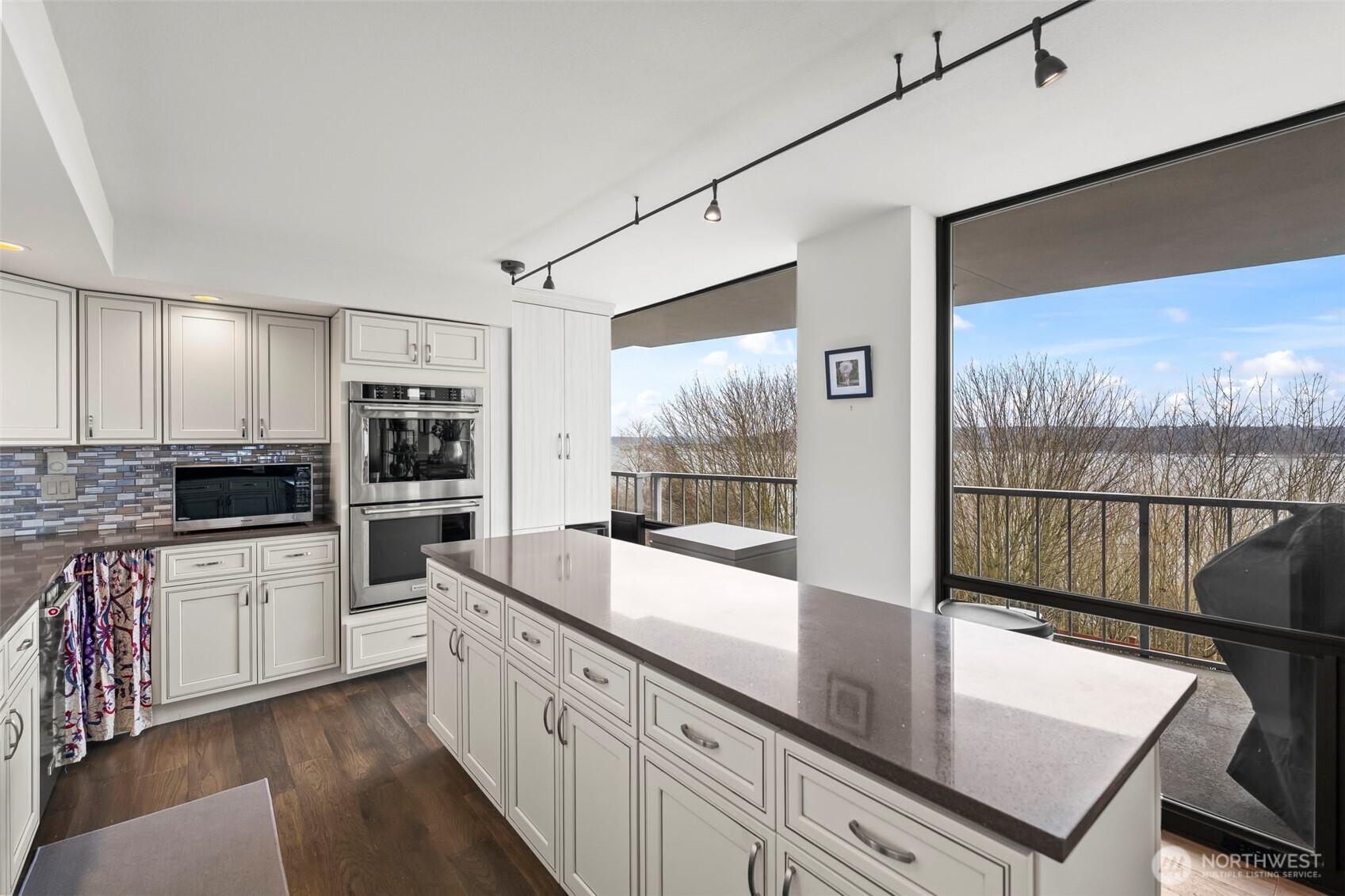 1 N Stadium Way #2, Tacoma, WA 98403