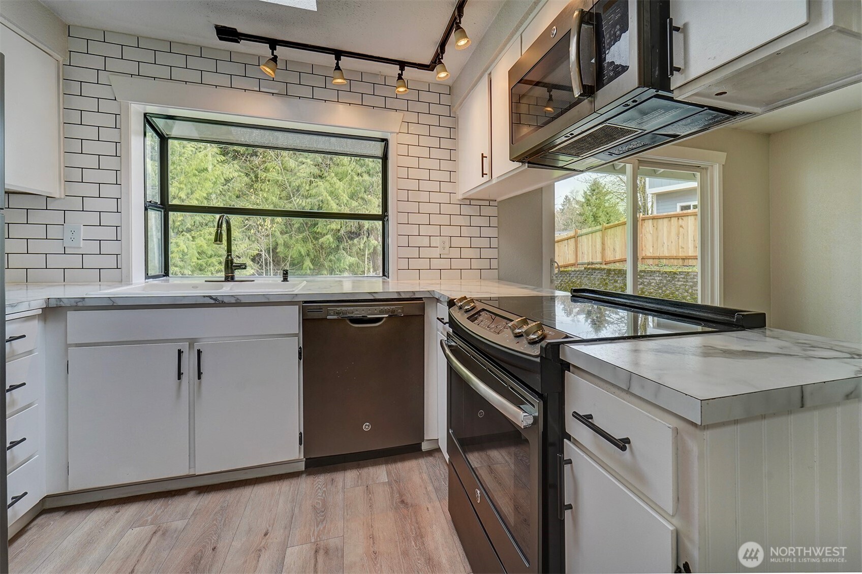 7630 NE Beachwood Avenue , Poulsbo, WA 98370