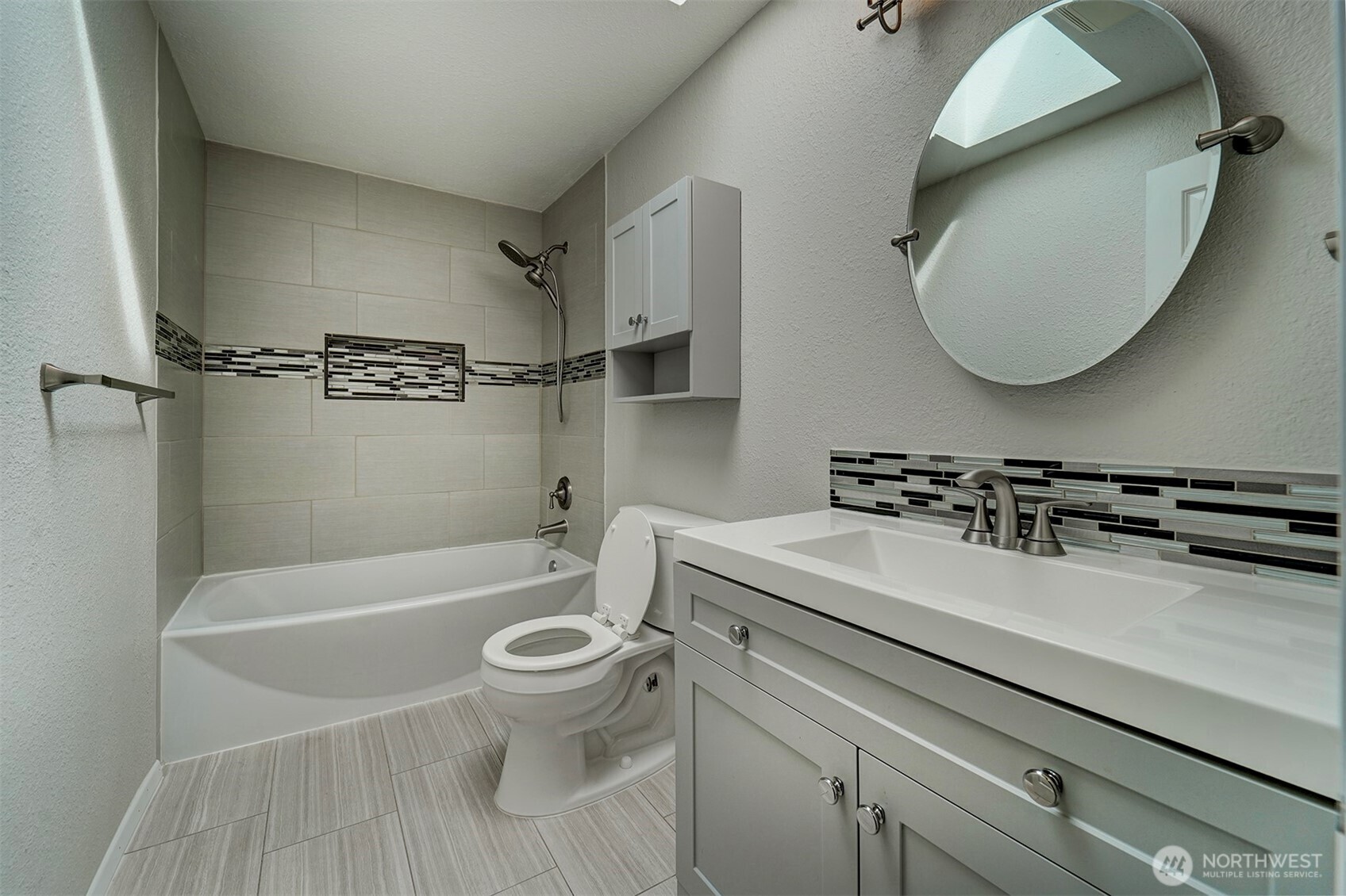 7630 NE Beachwood Avenue , Poulsbo, WA 98370