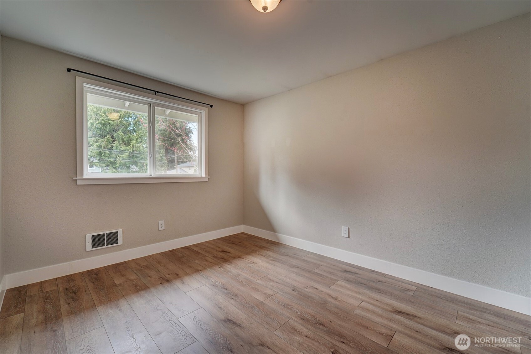 7630 NE Beachwood Avenue , Poulsbo, WA 98370