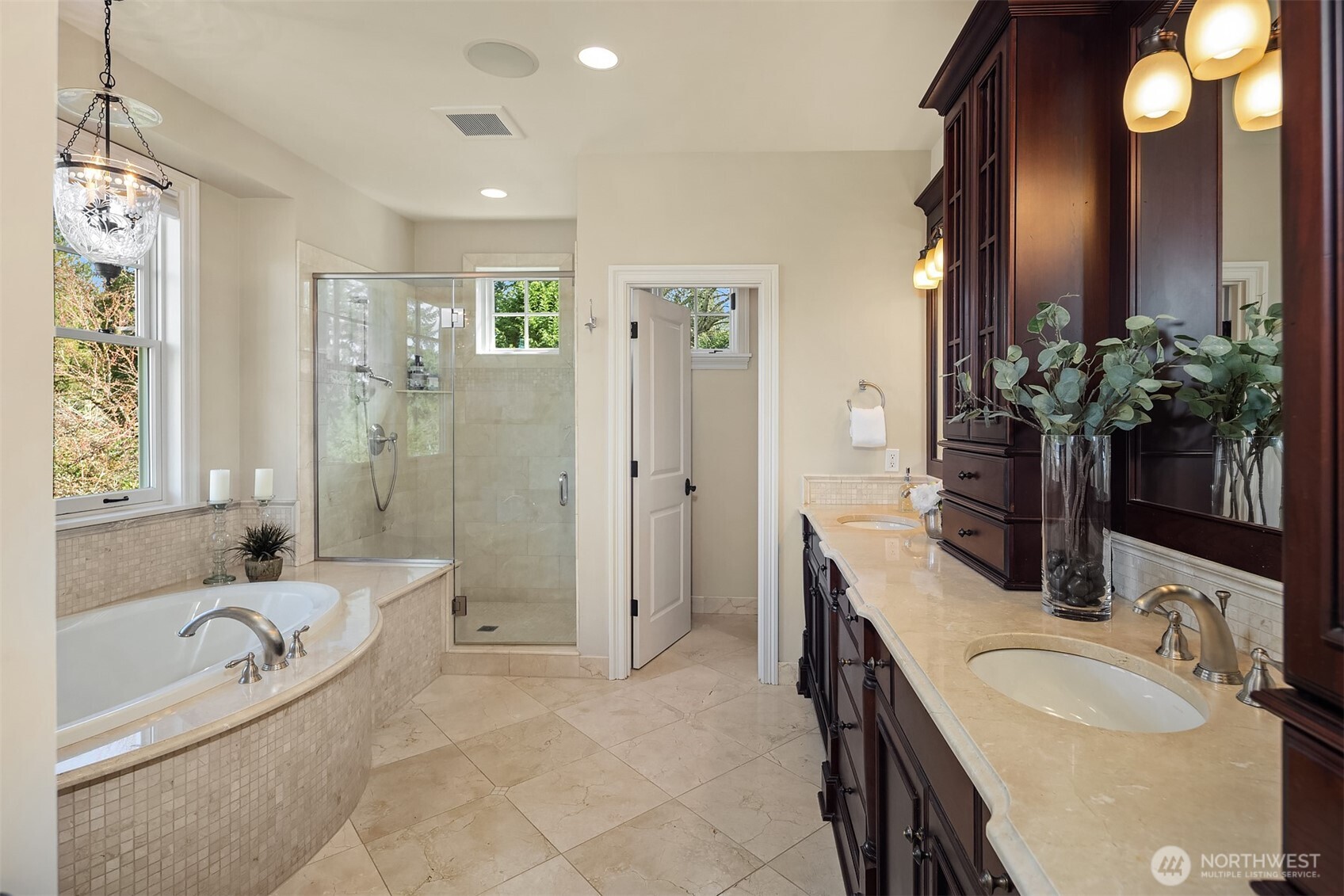 2212 77th Avenue SE, Mercer Island, WA 98040