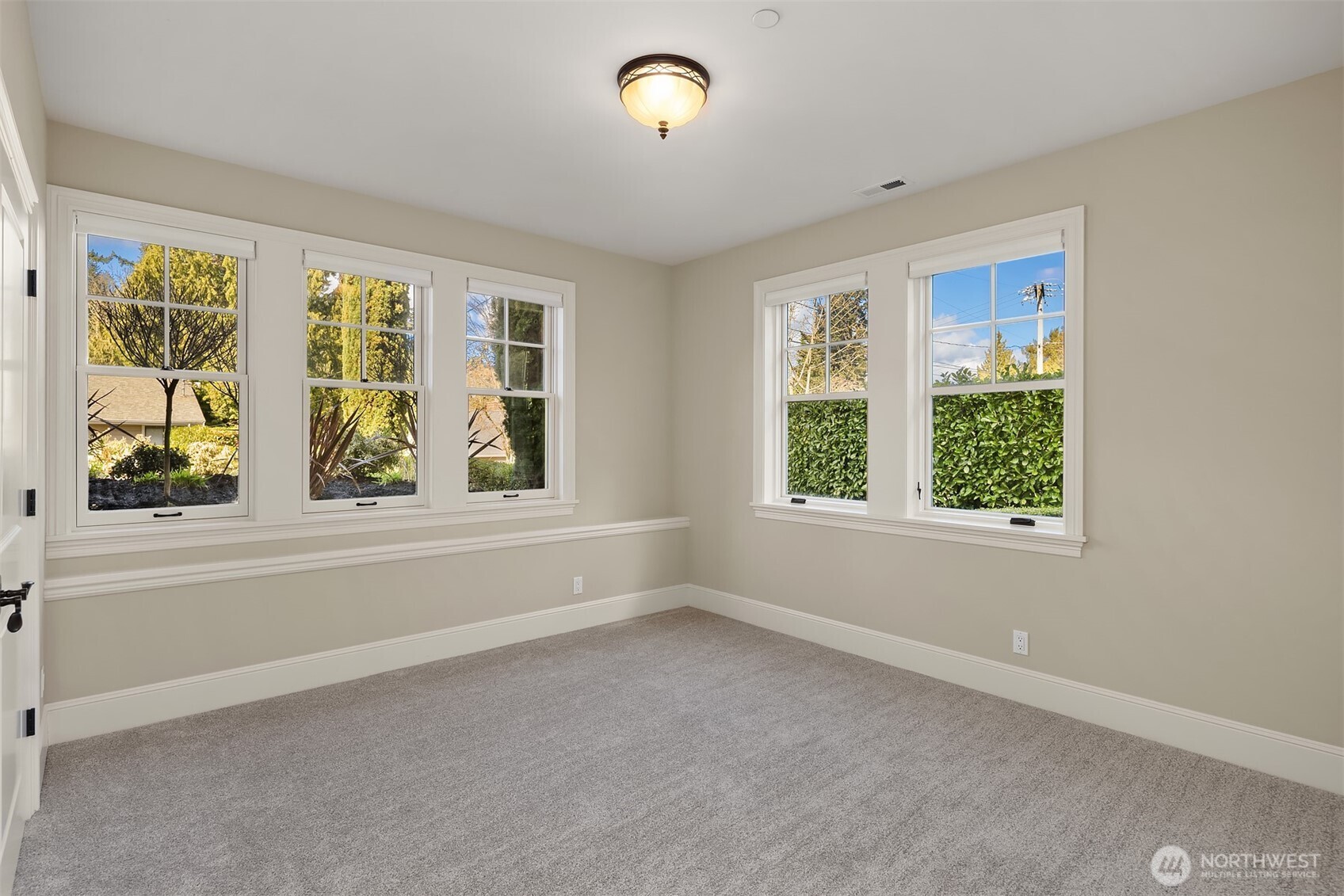 2212 77th Avenue SE, Mercer Island, WA 98040