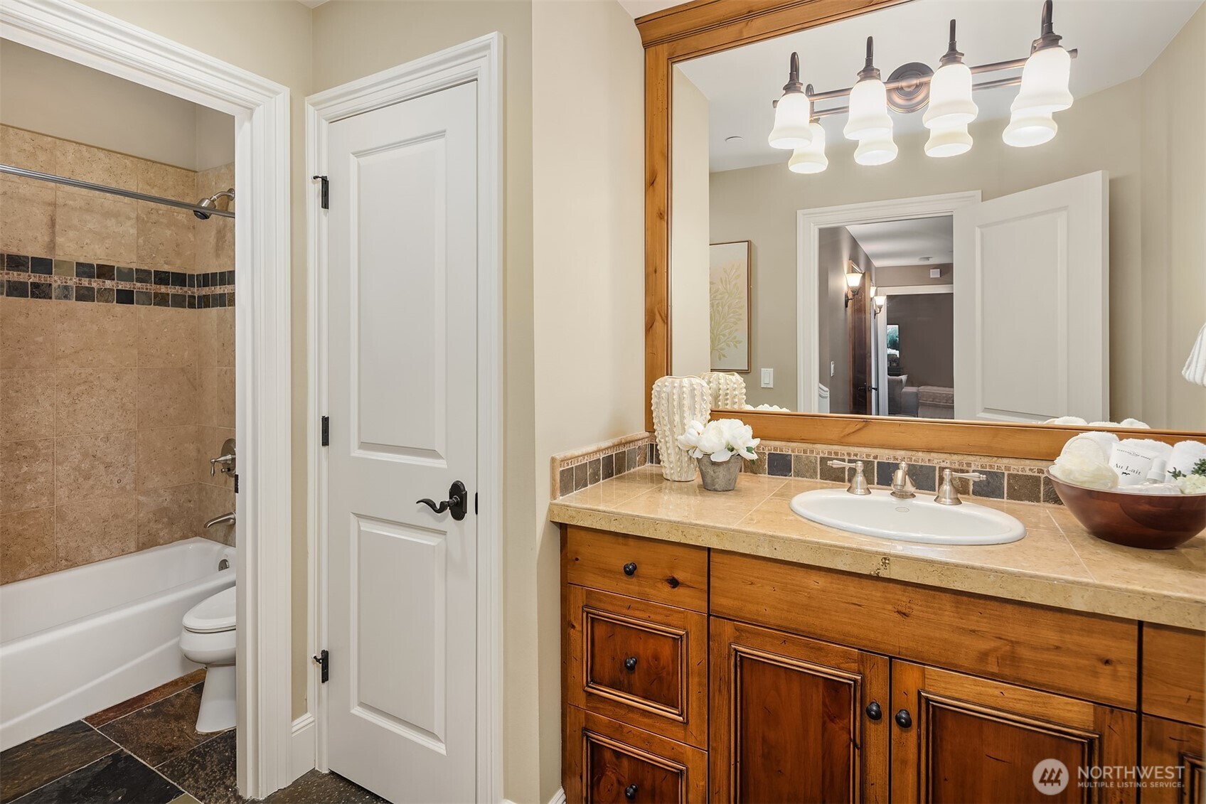 2212 77th Avenue SE, Mercer Island, WA 98040