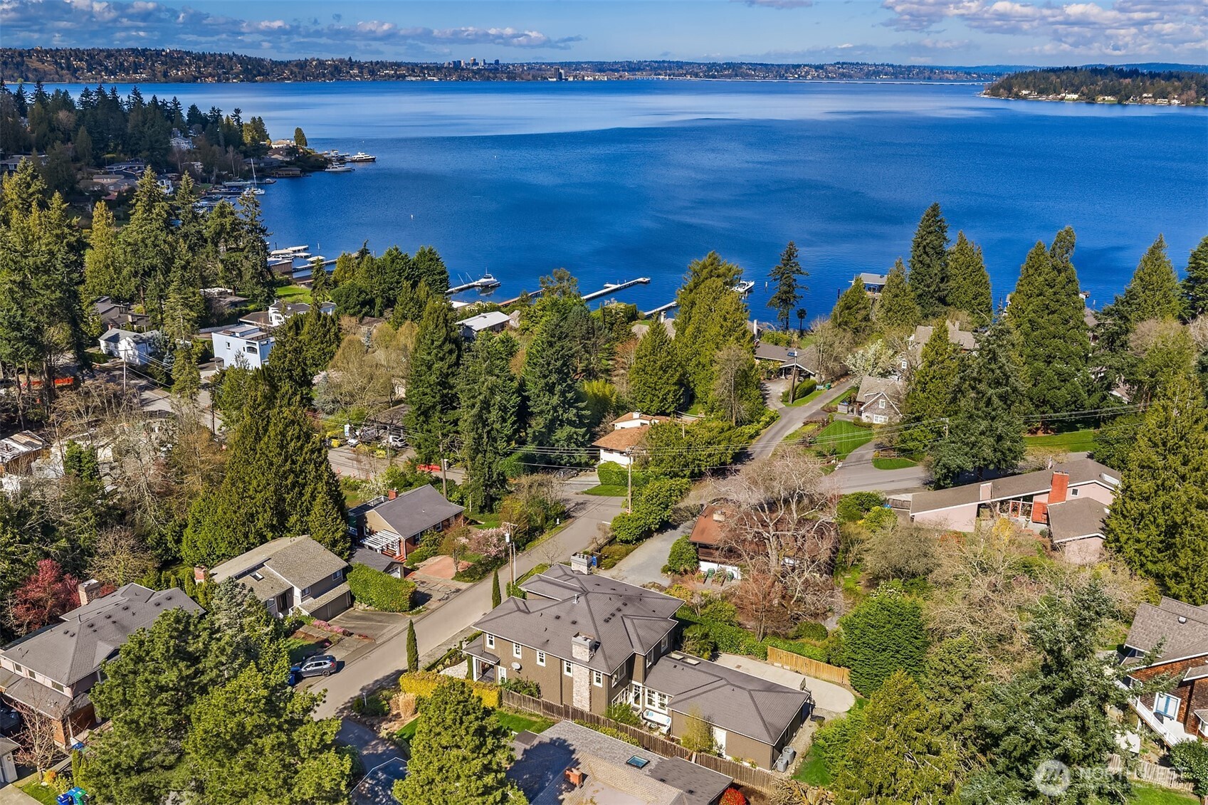 2212 77th Avenue SE, Mercer Island, WA 98040