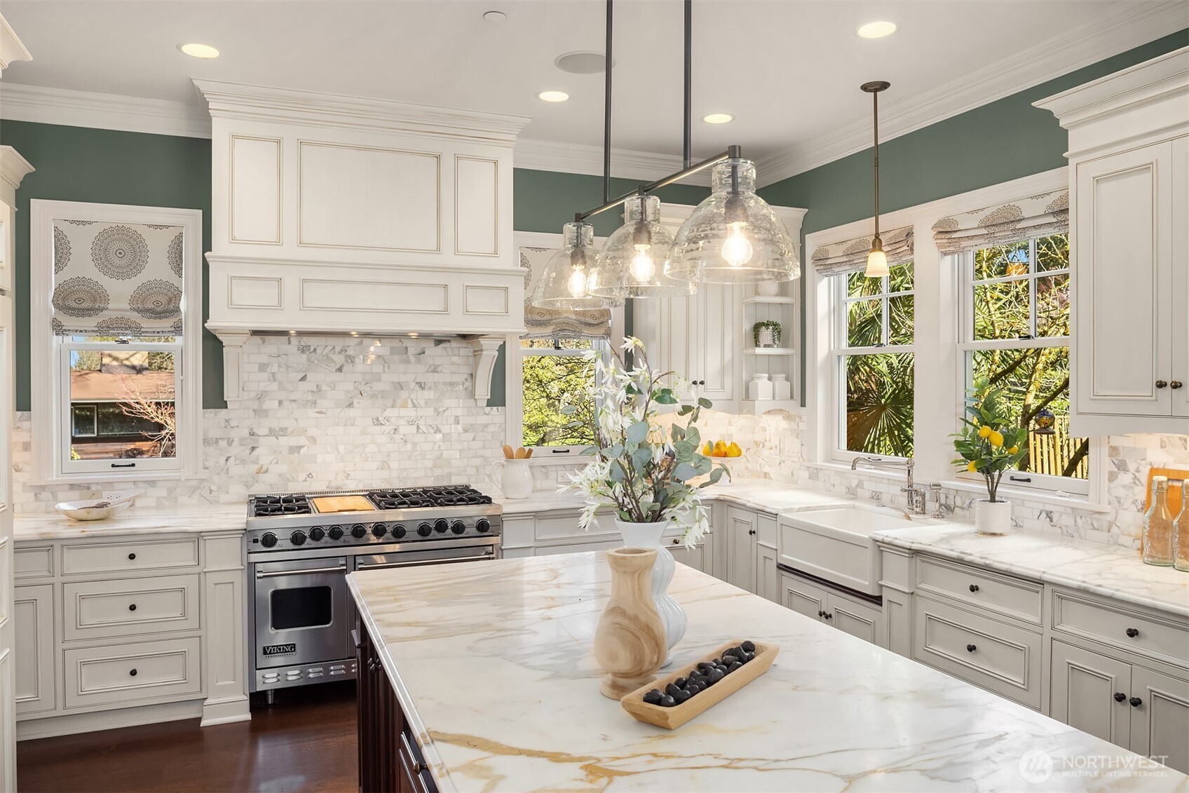 2212 77th Avenue SE, Mercer Island, WA 98040