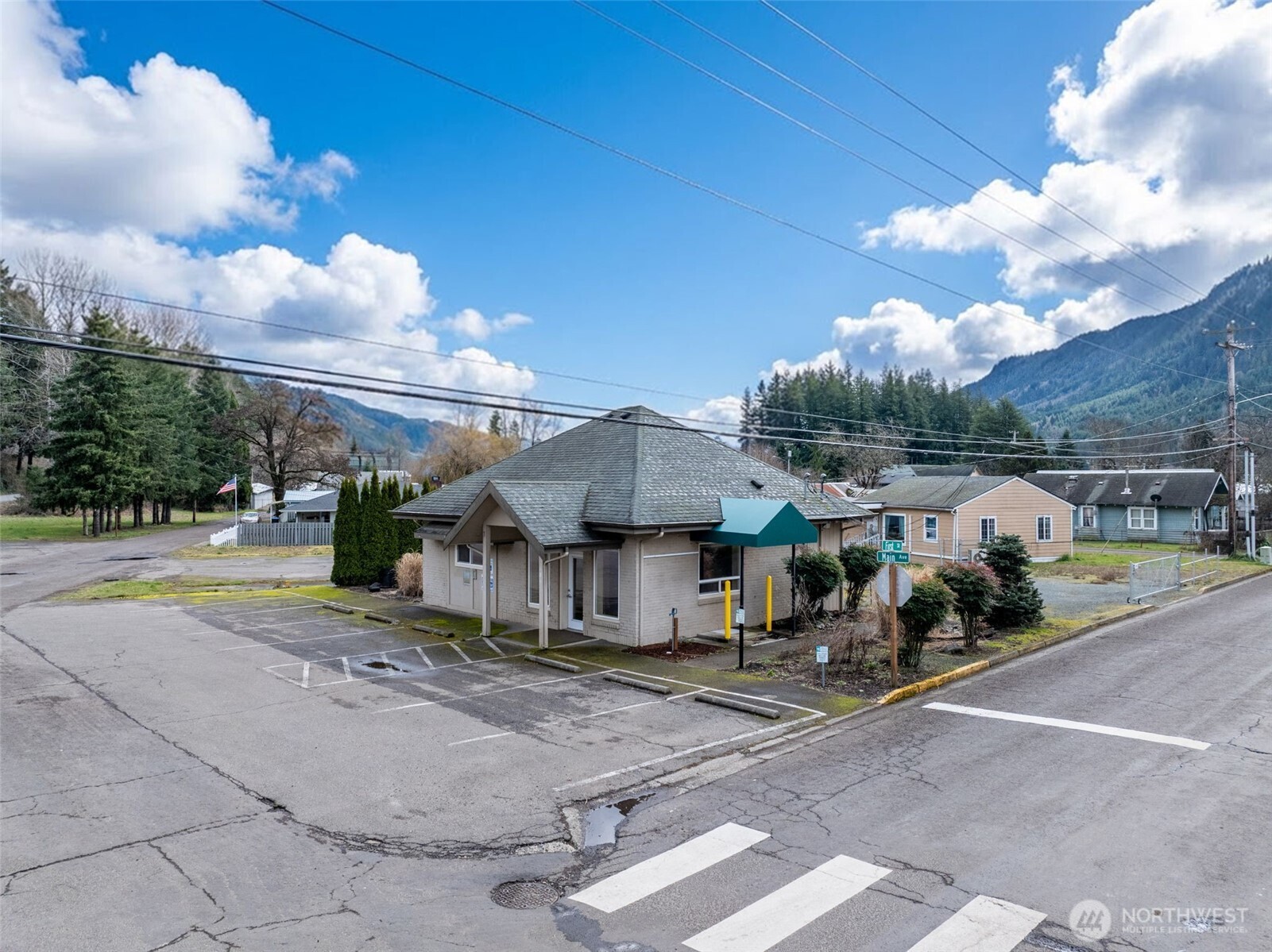 101 E Main Avenue , Morton, WA 98356