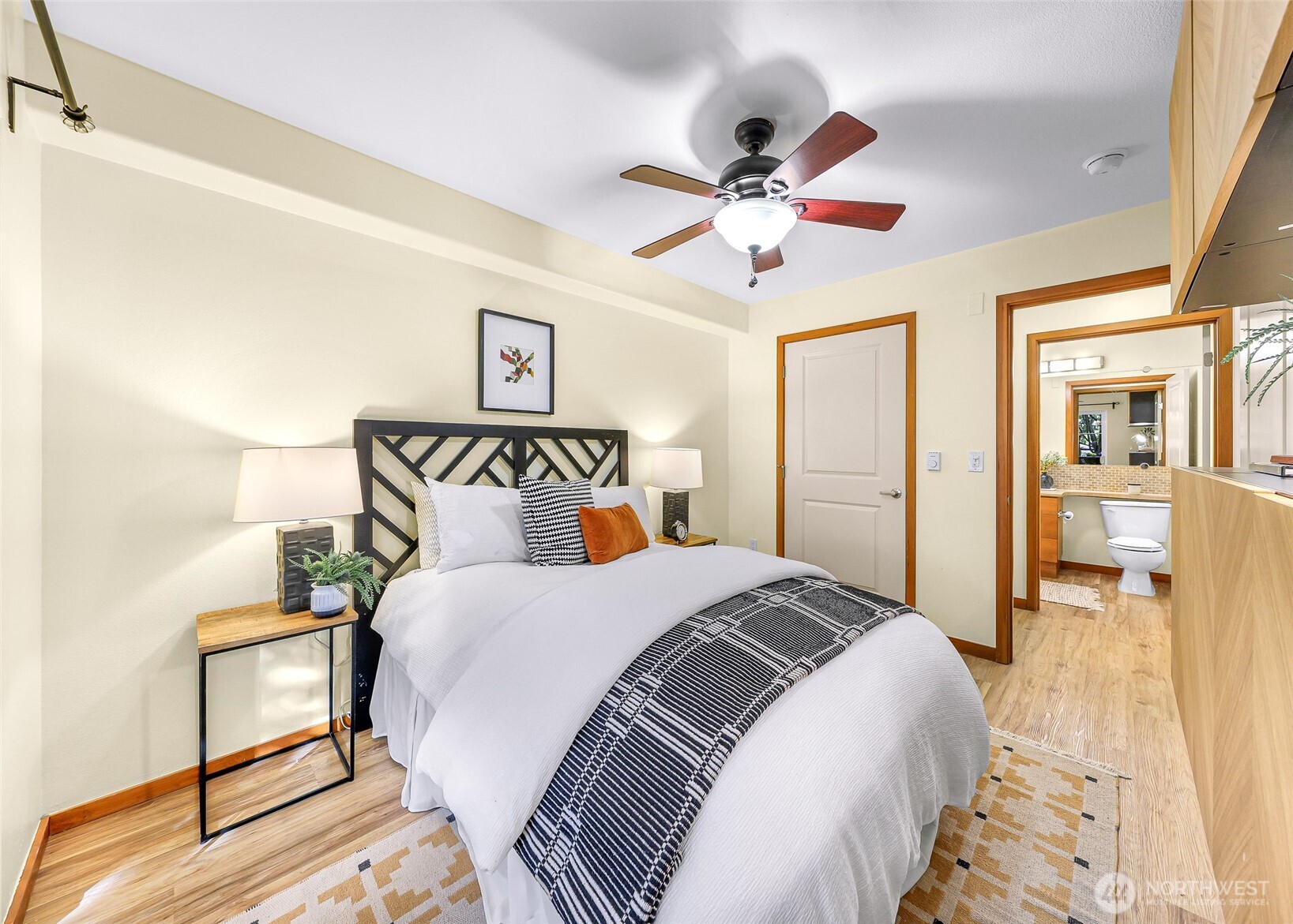 3015 SW Avalon Way #106, Seattle, WA 98126