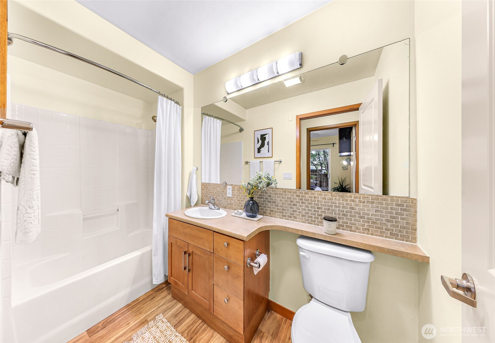 3015 SW Avalon Way #106, Seattle, WA 98126