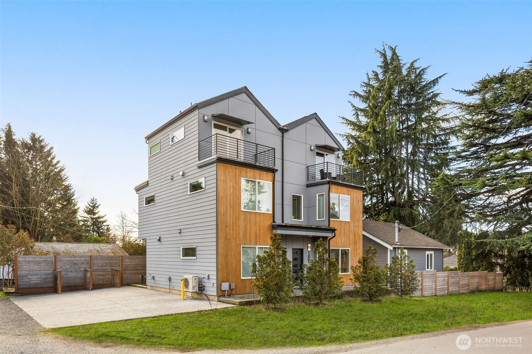 1405 N 103rd Street , Seattle, WA 98133