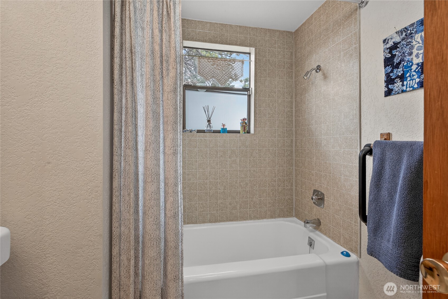 407 N Western Avenue , Wenatchee, WA 98801-1111