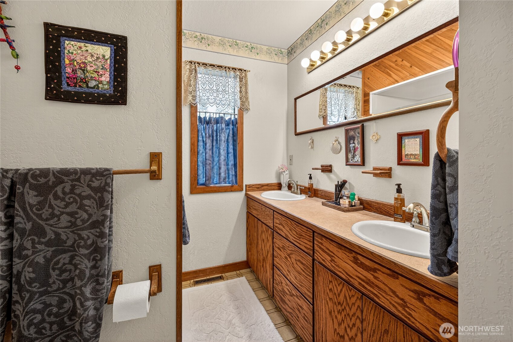 407 N Western Avenue , Wenatchee, WA 98801-1111