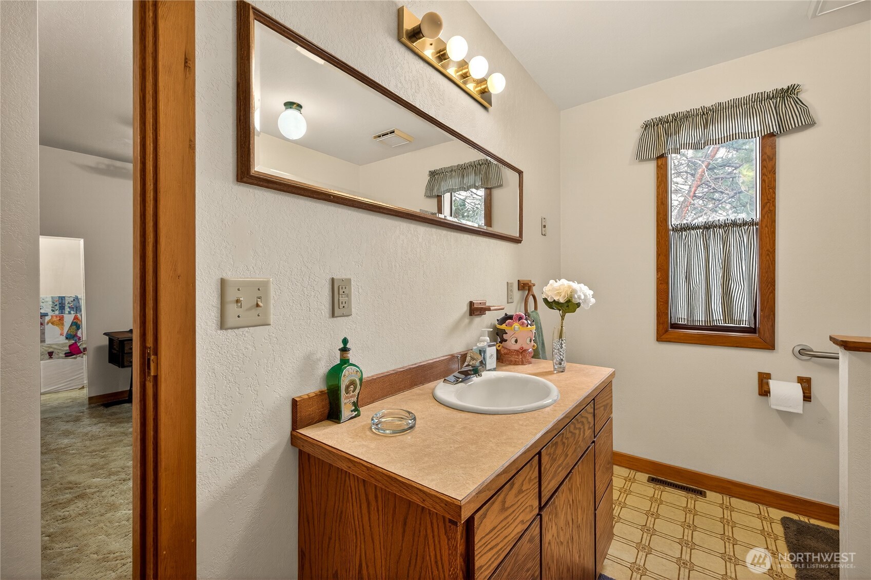 407 N Western Avenue , Wenatchee, WA 98801-1111