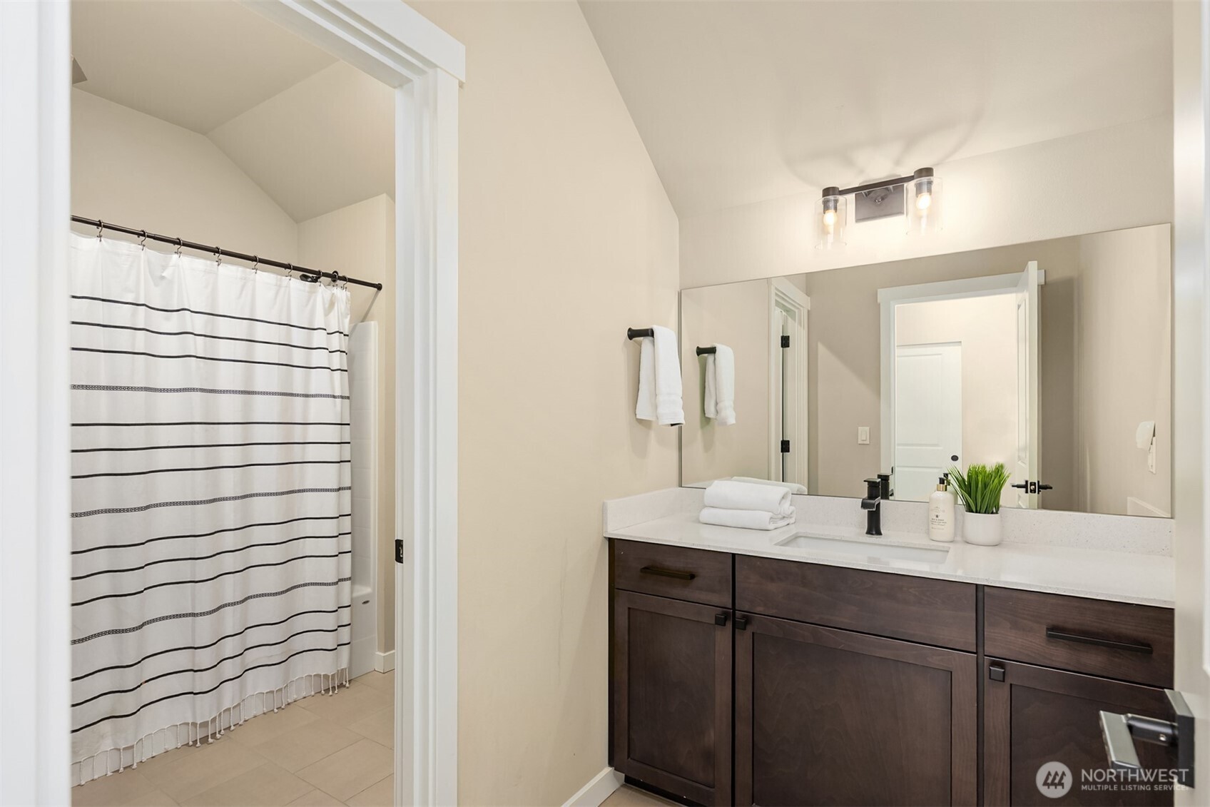 5597 NW Muddy Paws Court , Bremerton, WA 98312