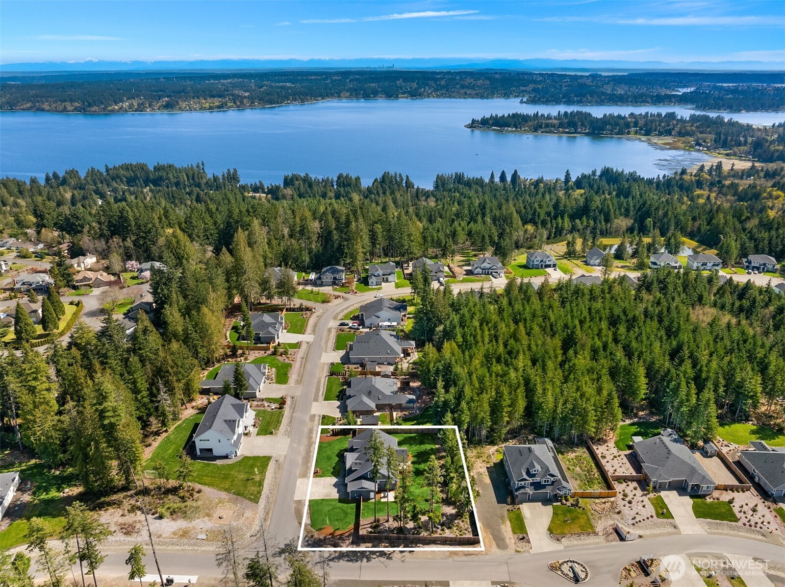 5597 NW Muddy Paws Court , Bremerton, WA 98312