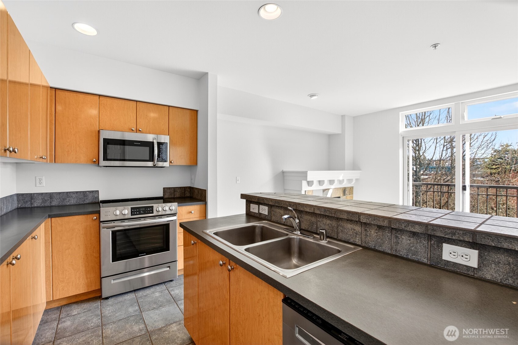 18 Dravus Street #407, Seattle, WA 98109