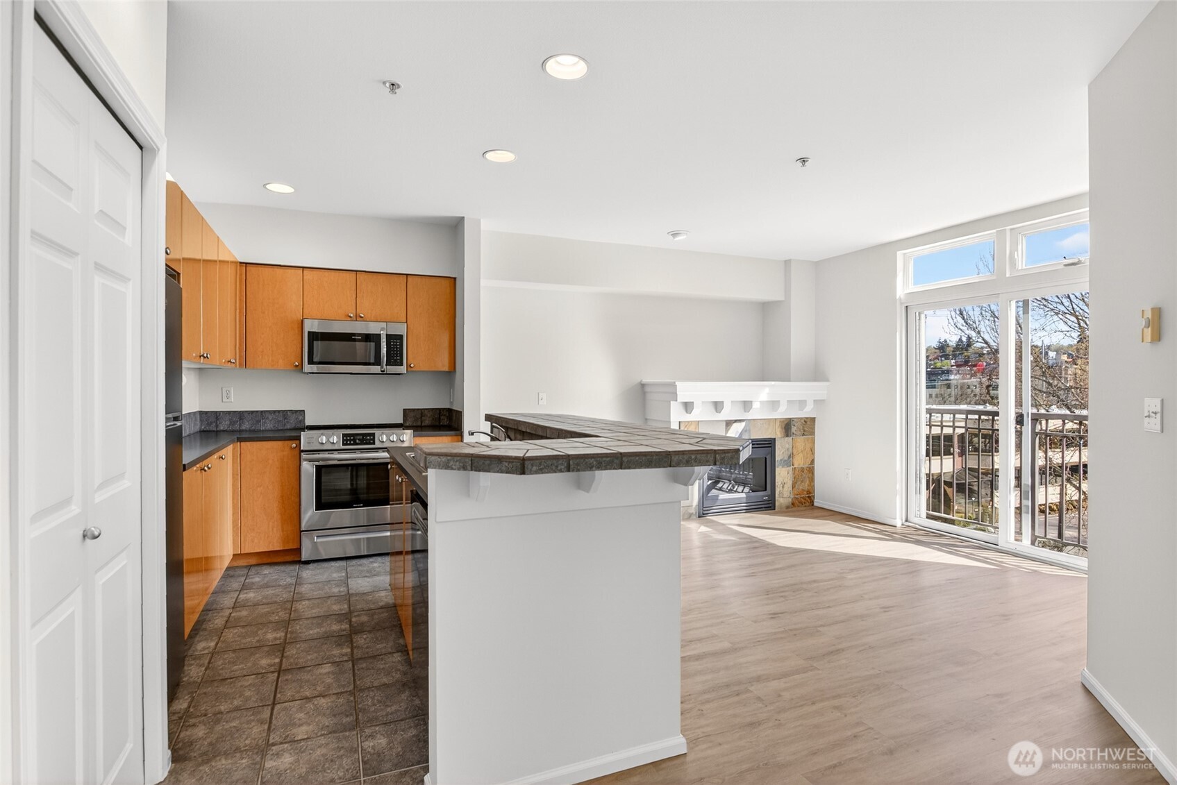 18 Dravus Street #407, Seattle, WA 98109